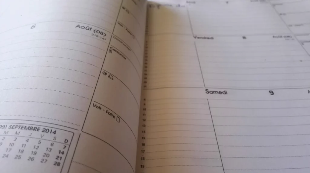 Agenda de rendez-vous illustrant le manque de patientèle d’un thérapeute